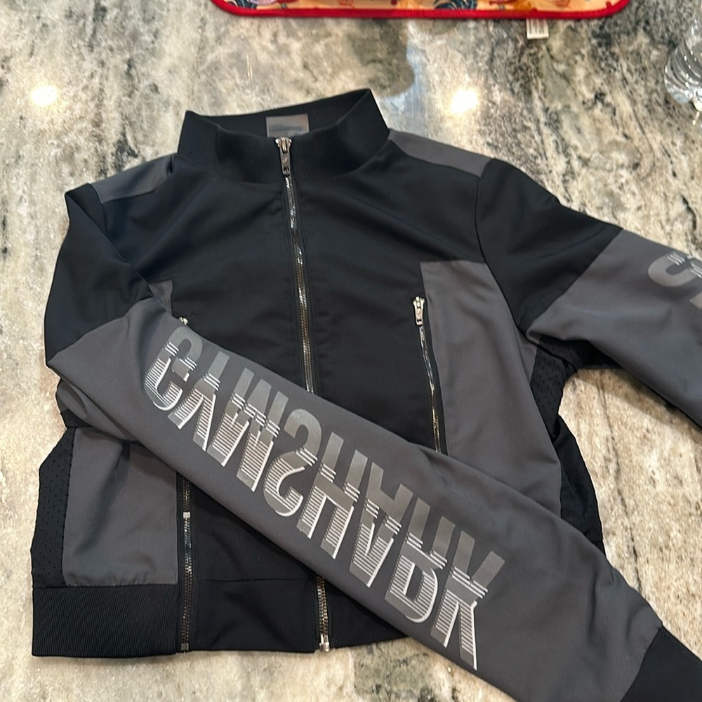 Gym shark cropped jacket